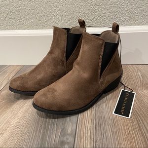 Charles Albert Tan Suede Ankle Booties Size 9